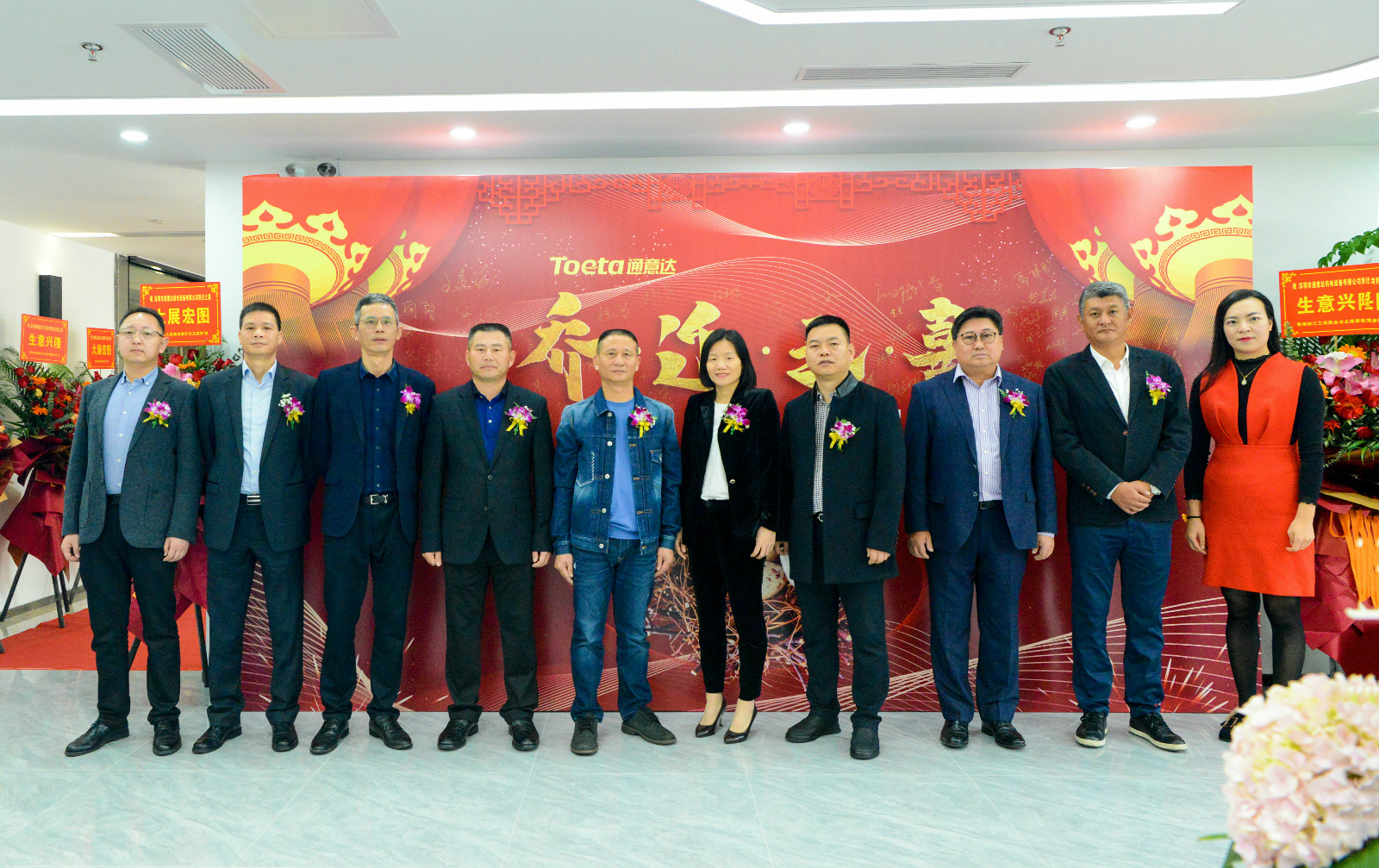 領導合影.jpg 領導合影.jpg